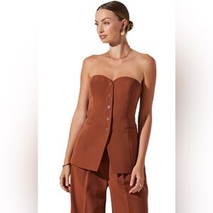 Astr Rust Strapless Button-Down Top